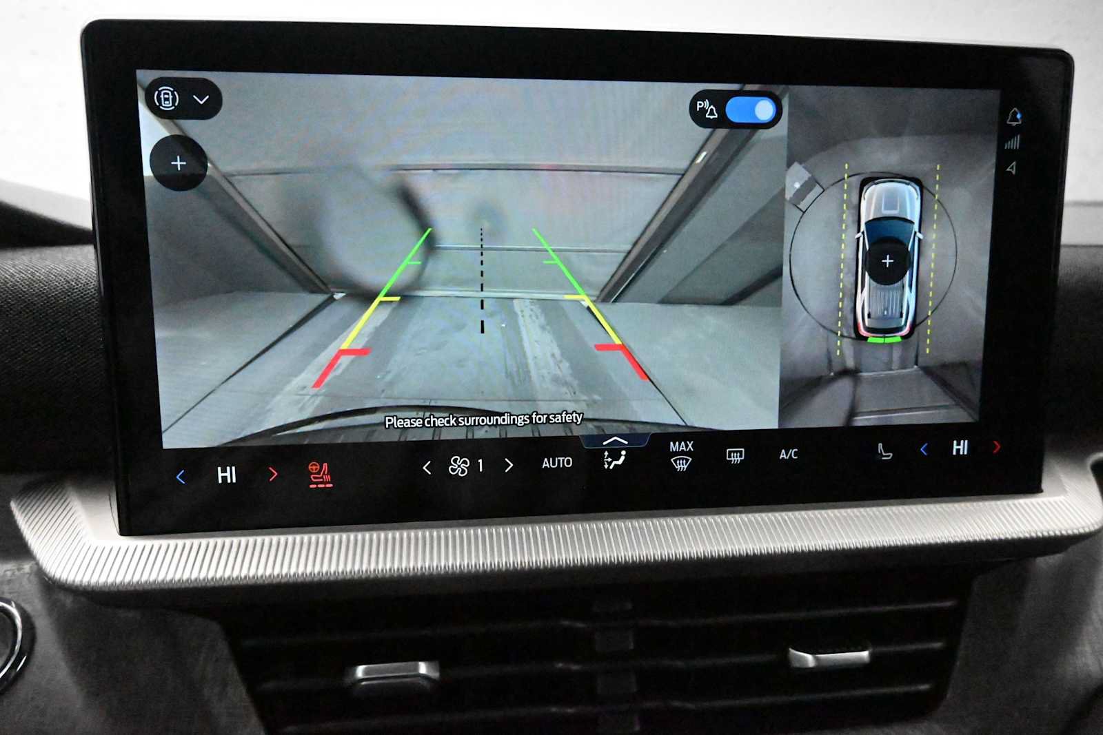 Used 2025 Ford Explorer Platinum RWD image 14