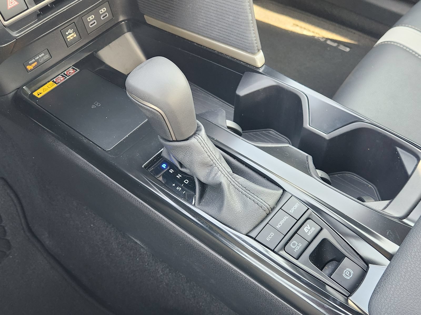 Used 2025 Toyota Camry SE w/ Convenience Package FWD image 24