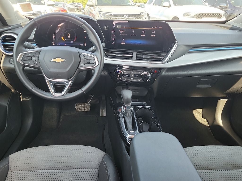 Used 2025 Chevrolet Trax LT w/ LT Convenience Package FWD image 10
