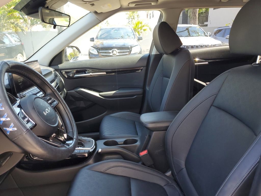 Certified 2023 Kia Seltos EX image 18