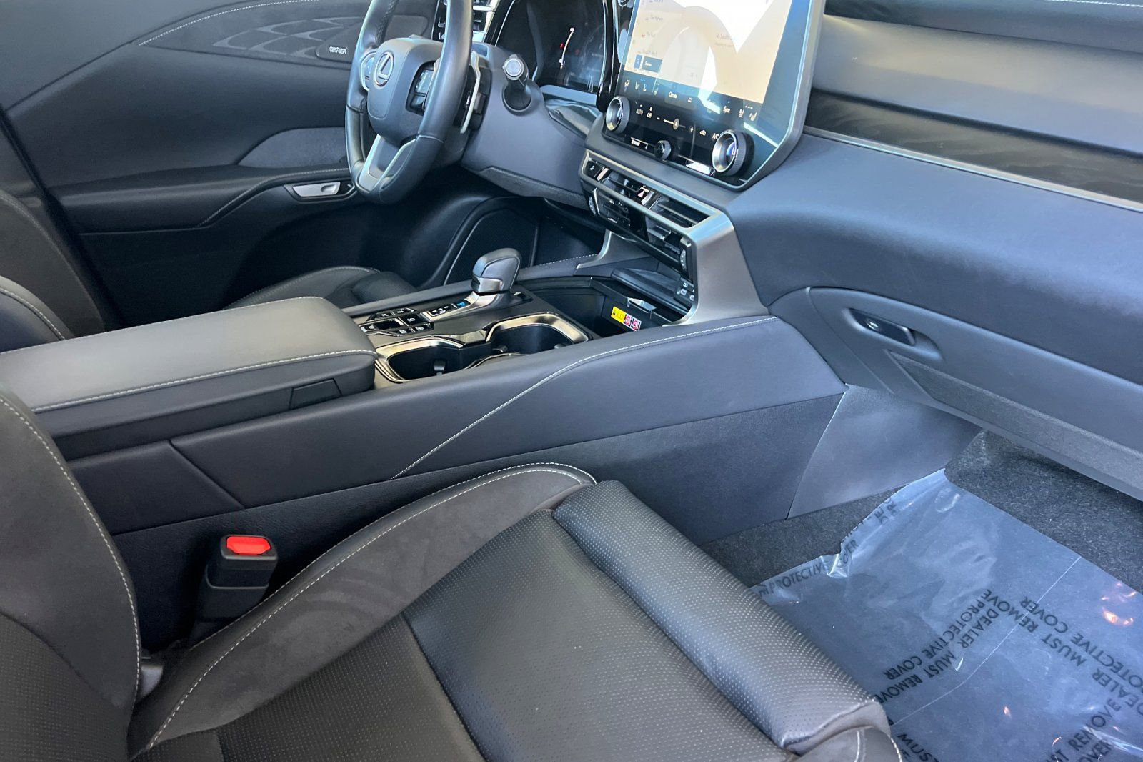 Used 2024 Lexus RX 450h AWD w/ Luxury Package image 18