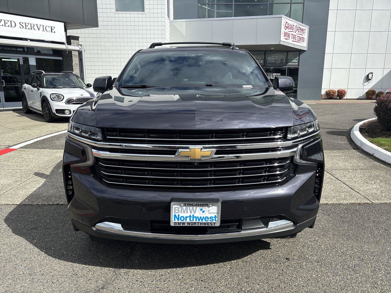 Used 2022 Chevrolet Tahoe LT w/ Luxury Package AWD/4WD image 2