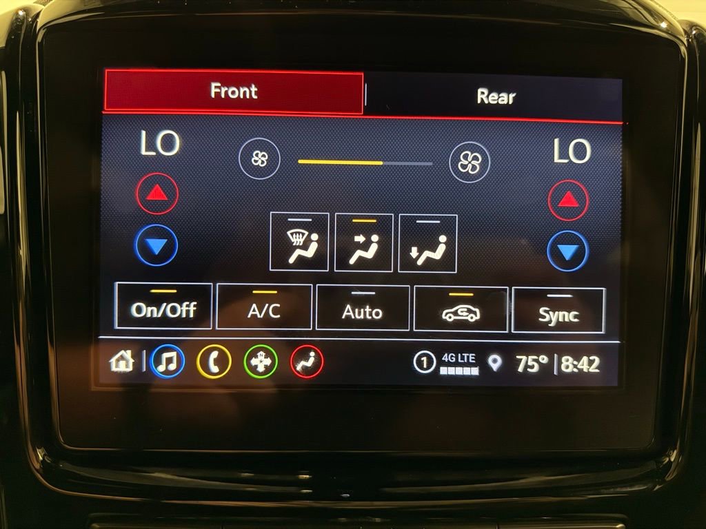 Used 2023 Chevrolet Traverse LT image 24