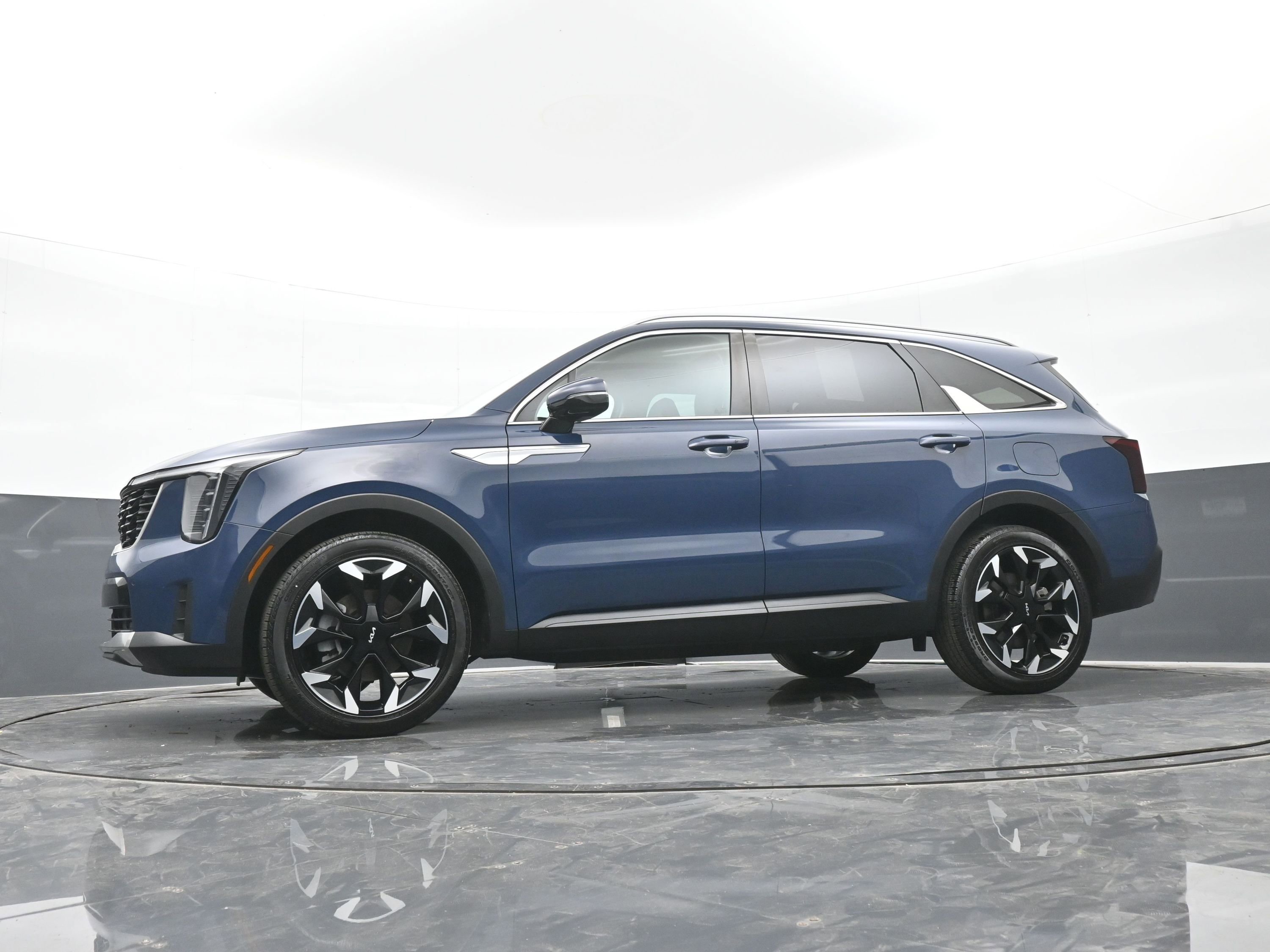 Used 2024 Kia Sorento EX w/ Panoramic Sunroof Package image 44