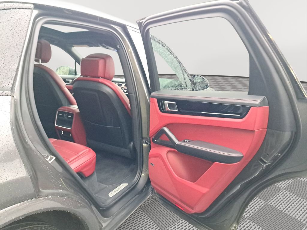 Used 2021 Porsche Cayenne image 15