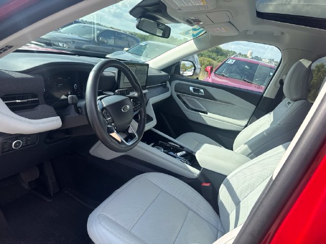 Used 2025 Ford Explorer Platinum w/ Ultimate Package AWD/4WD image 5