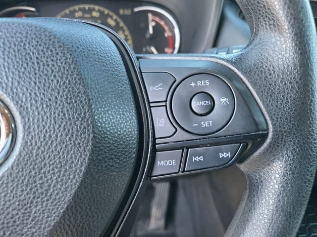 Used 2024 Toyota RAV4 XLE AWD/4WD image 21
