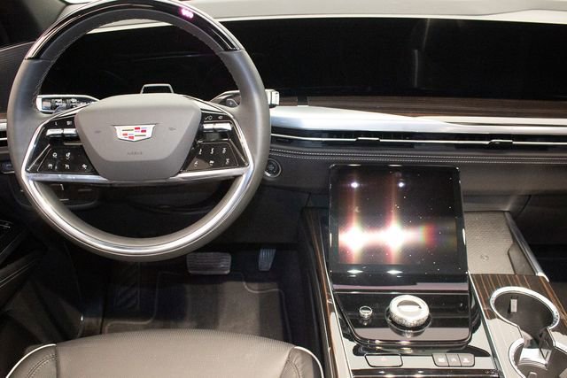 Certified 2025 Cadillac Escalade Premium Luxury w/ Touring Package image 18