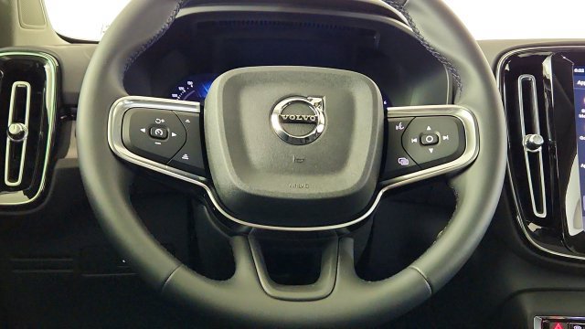 New 2026 Volvo XC40 B5 Plus w/ Protection Package Premier AWD/4WD image 24