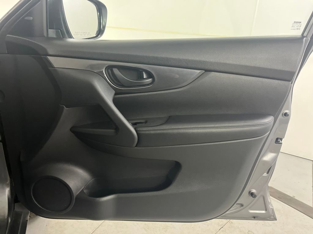 Used 2019 Nissan Rogue S image 30