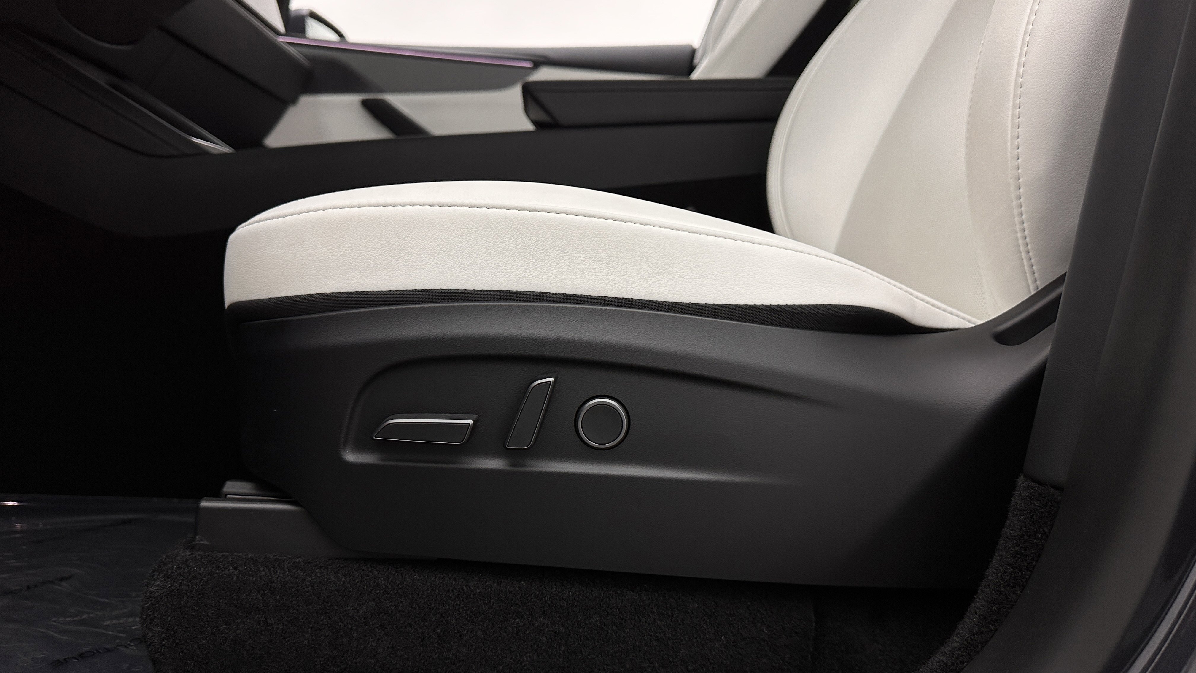 Used 2026 Tesla Model Y Long Range image 12