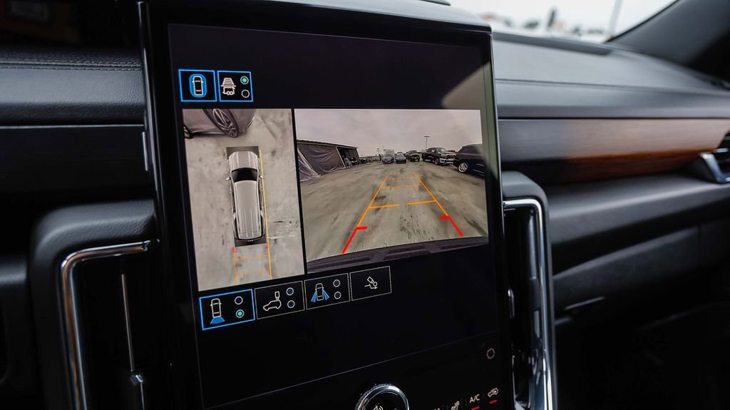 Used 2025 GMC Yukon XL Denali AWD/4WD image 29