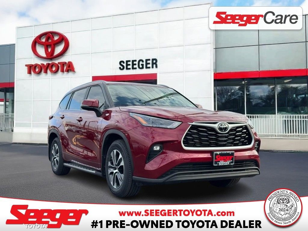 Used 2024 Toyota Highlander XLE