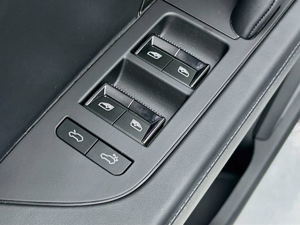 New 2026 Porsche Cayenne Turbo AWD/4WD image 23