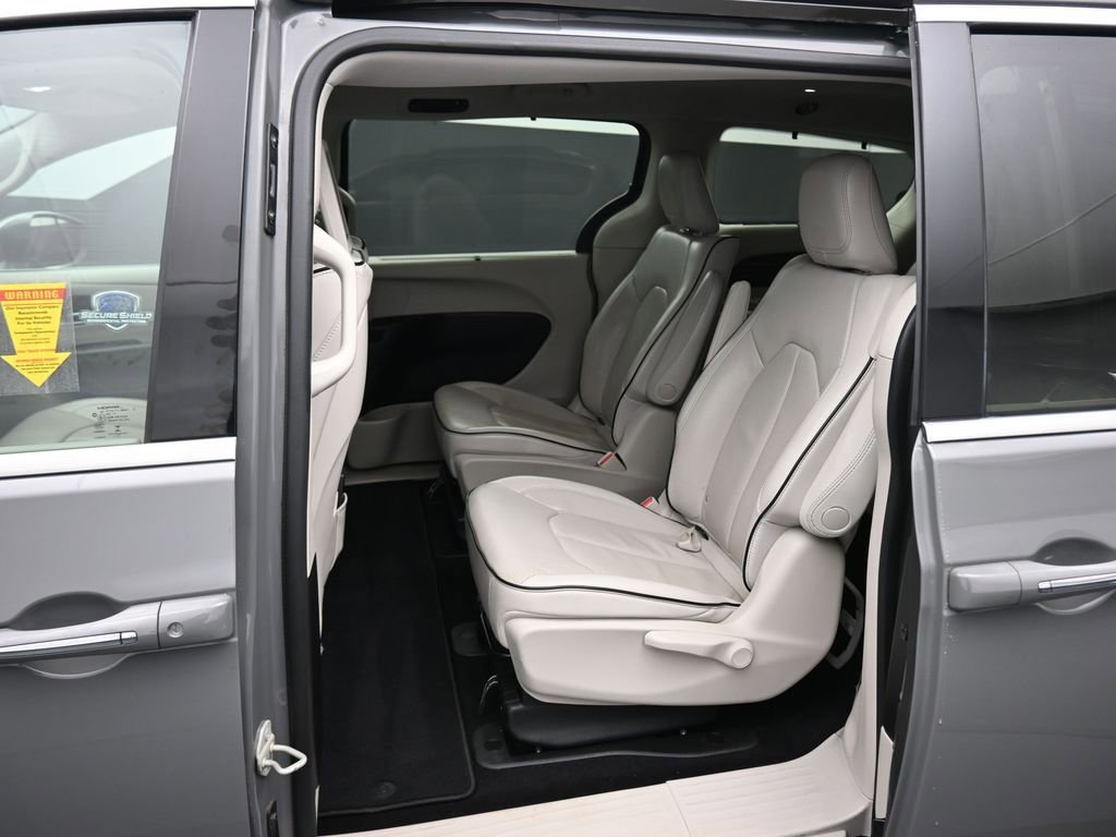 Used 2020 Chrysler Pacifica Limited w/ Advanced Safetytec Group image 36