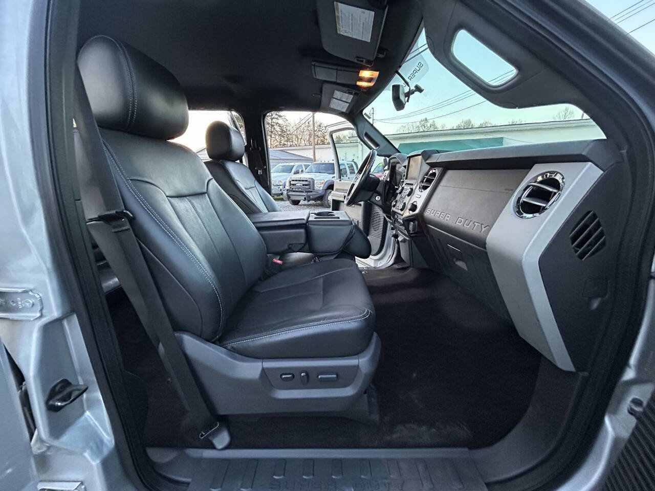 Used 2015 Ford F350 Lariat w/ Lariat Interior Package image 21