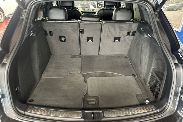 Used 2021 Porsche Macan image 18