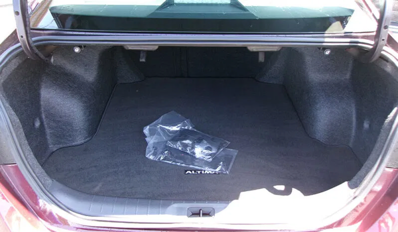 Used 2025 Nissan Altima 2.5 SV FWD image 13