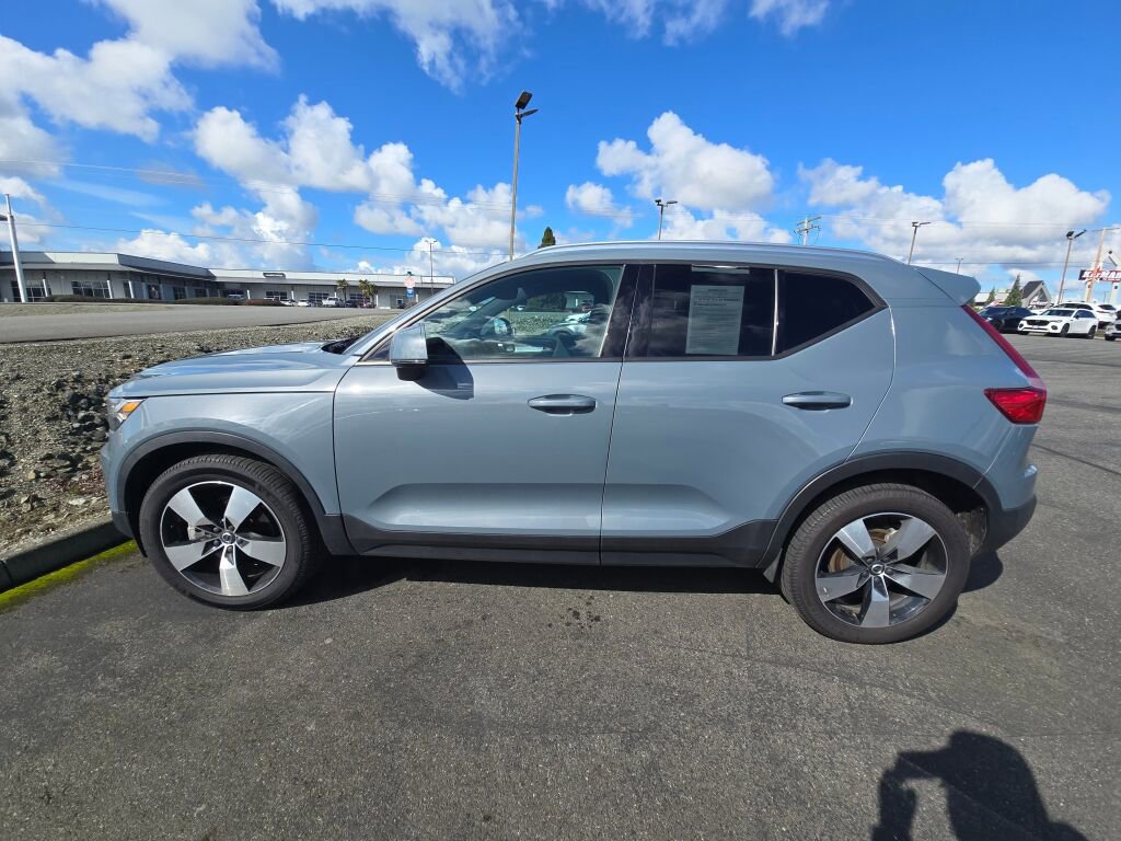 Used 2020 Volvo XC40 T5 Momentum w/ Protection Package image 9