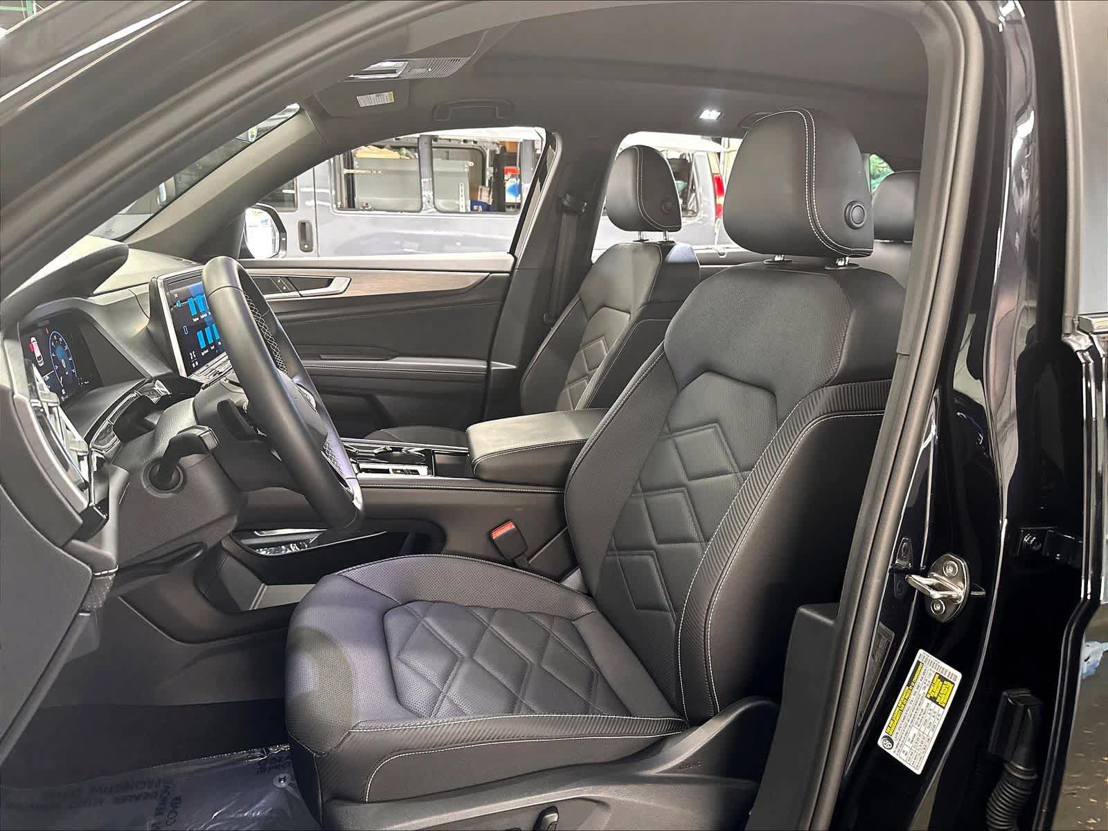 Certified 2026 Volkswagen Atlas Cross Sport SE w/ Panoramic Sunroof Package AWD/4WD image 24