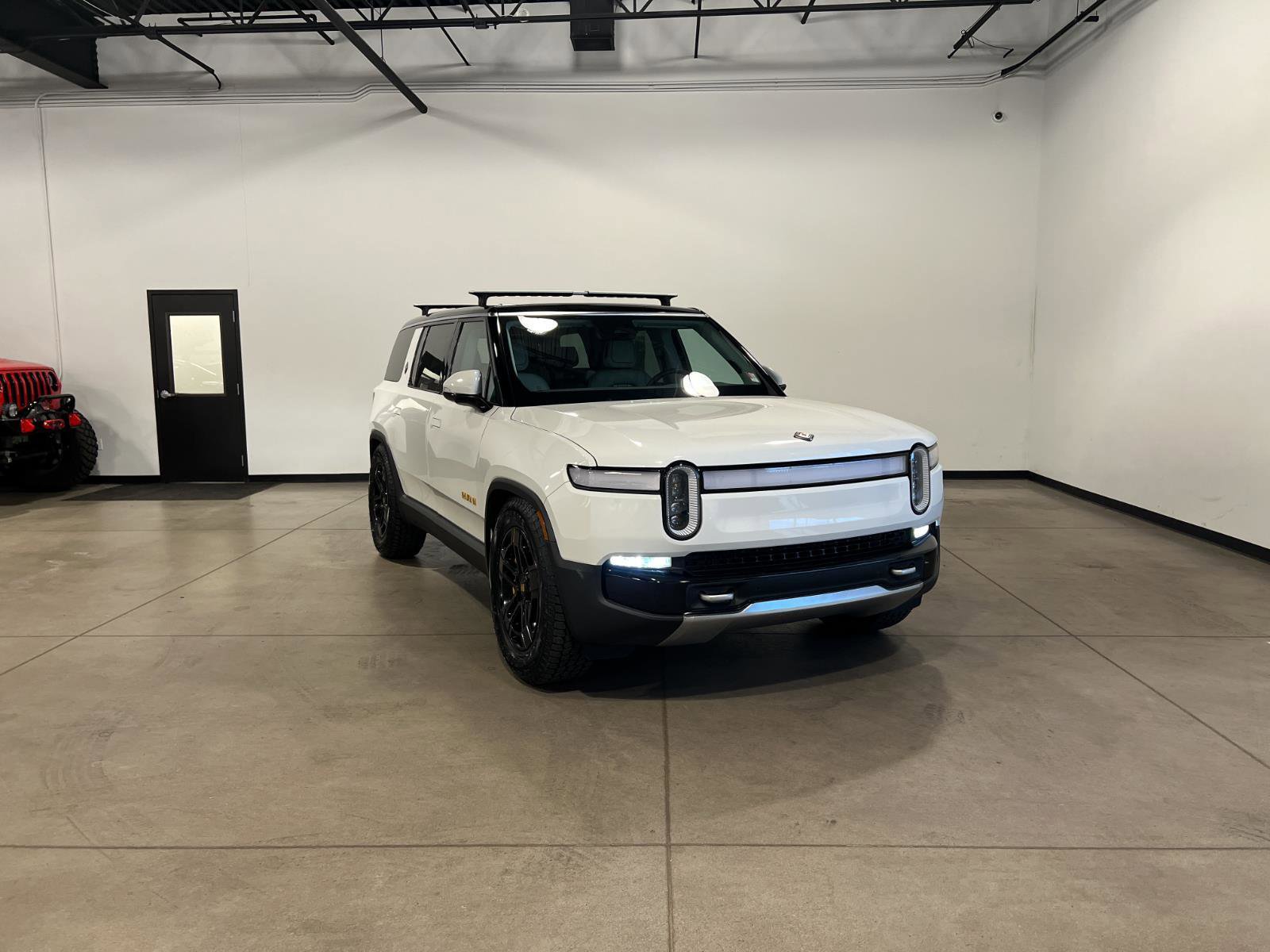 Used 2024 Rivian R1S Adventure AWD/4WD image 1