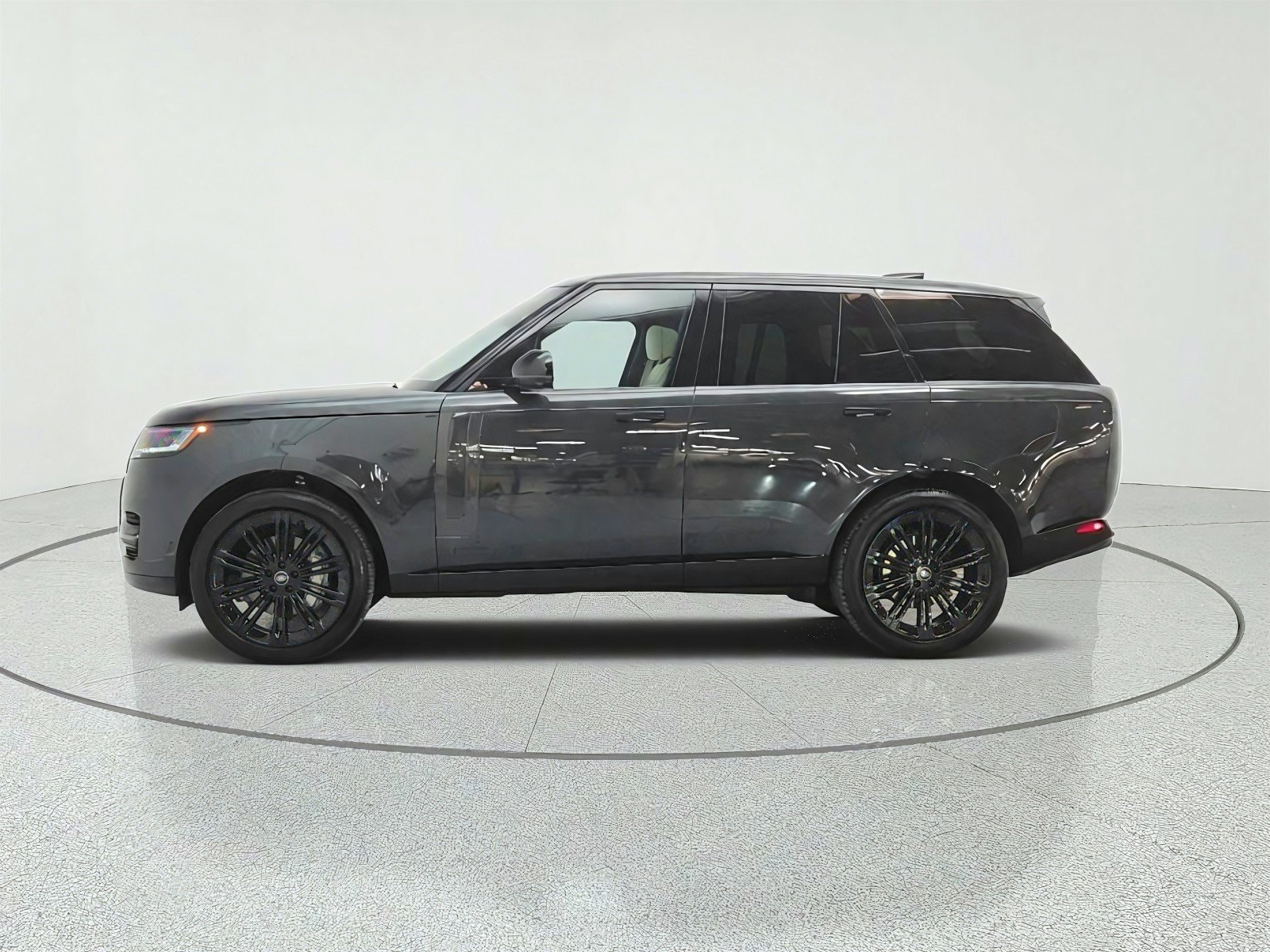 Used 2025 Land Rover Range Rover SE AWD/4WD image 8