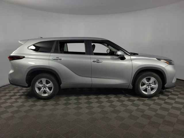 Used 2024 Toyota Highlander LE FWD image 10