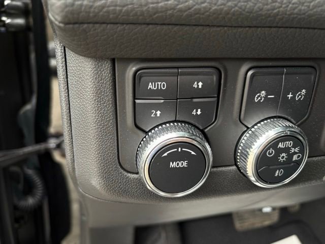 Used 2023 GMC Yukon Denali w/ Advanced Technology Package image 15