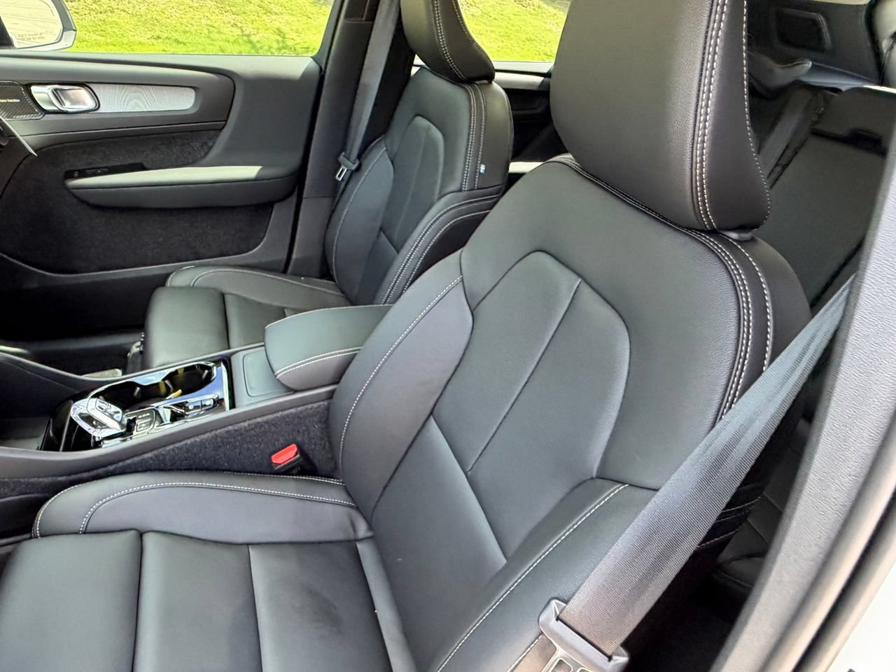 New 2026 Volvo XC40 B5 Plus w/ Climate Package AWD/4WD image 18