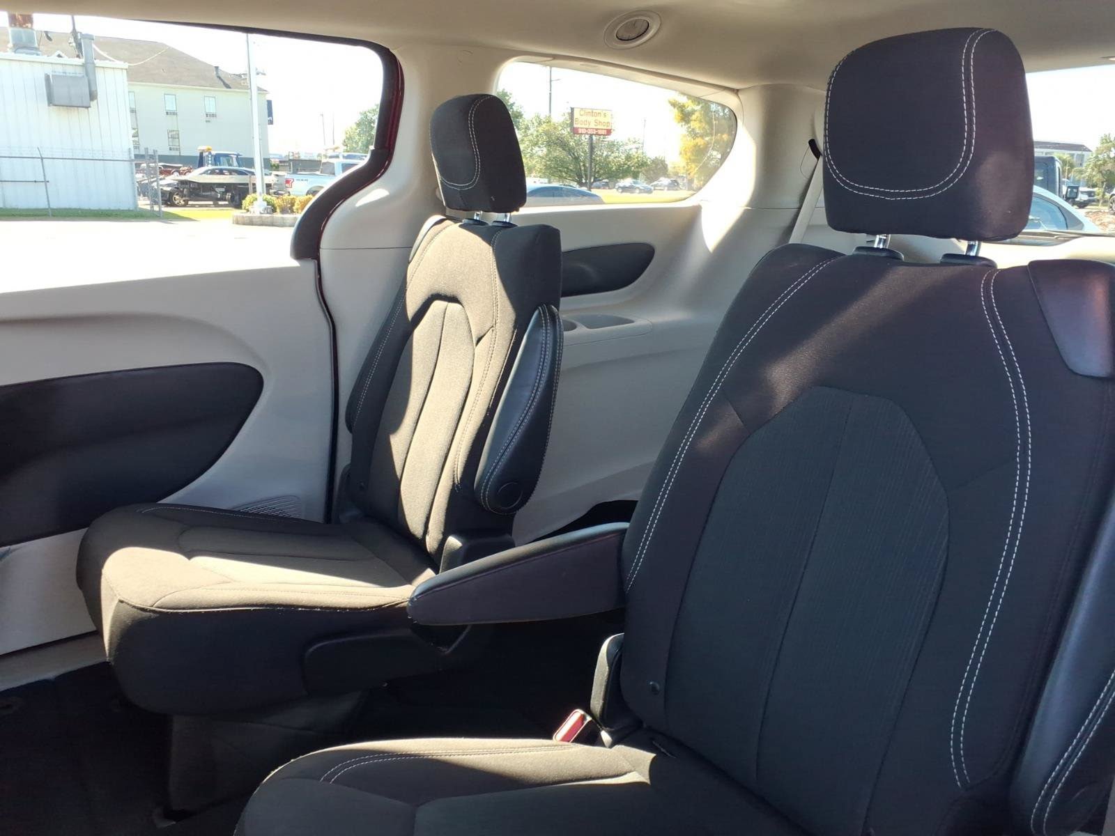 Used 2023 Chrysler Voyager LX FWD image 9
