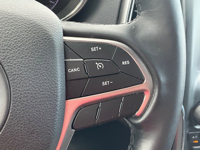 Used 2020 Jeep Grand Cherokee Laredo image 13