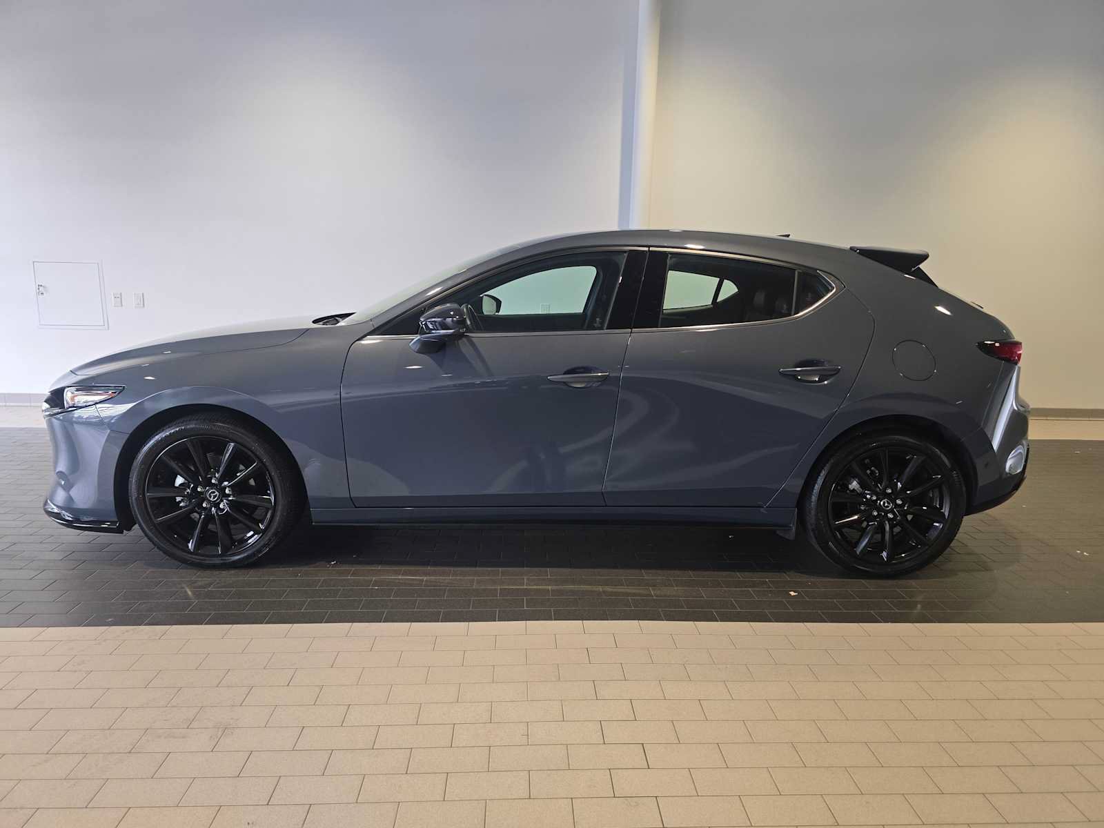 Used 2021 MAZDA MAZDA3 Hatchback w/Premium Plus Pkg AWD/4WD image 2