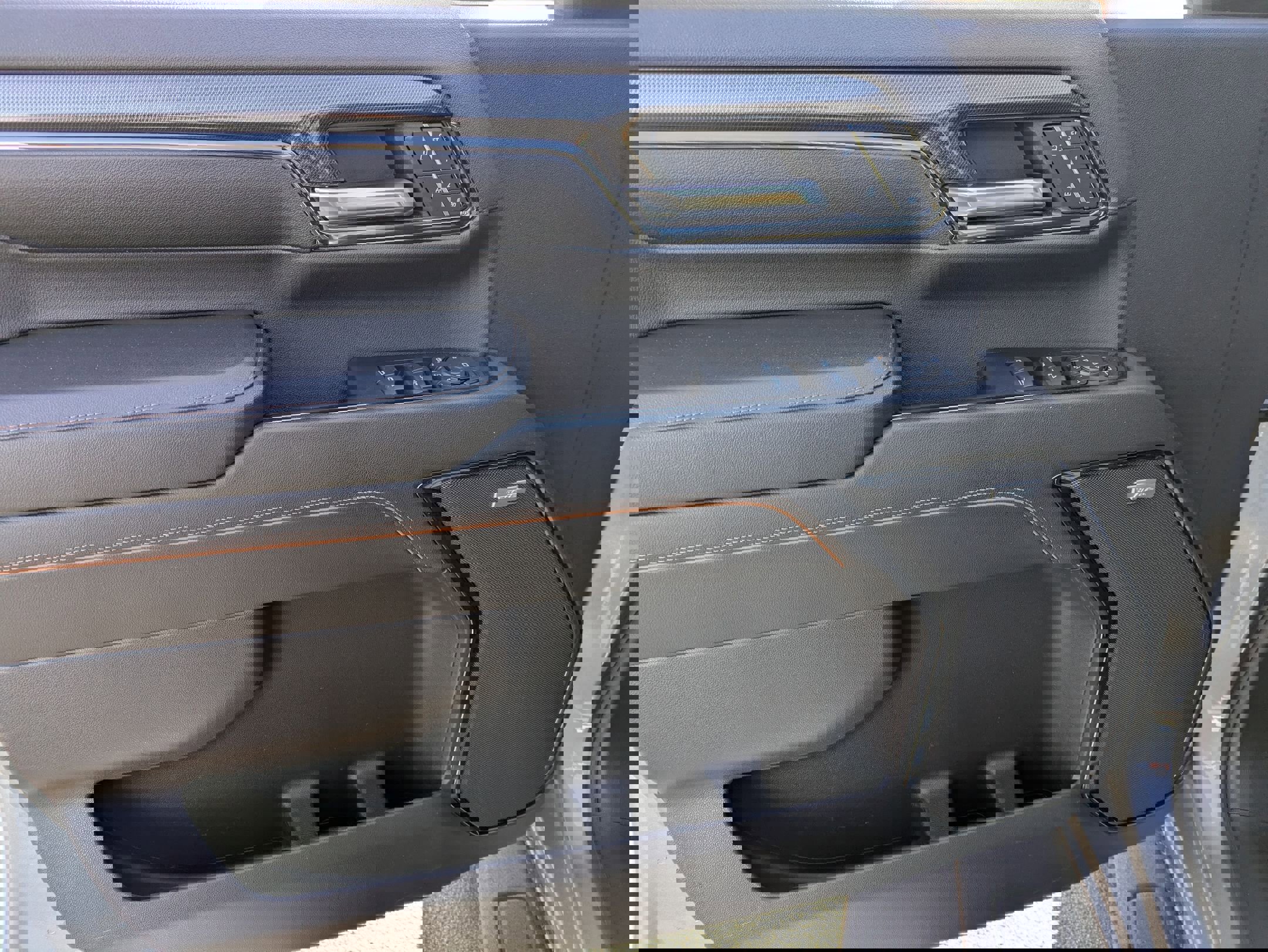 Used 2024 GMC Sierra 2500 AT4 w/ AT4 Premium Plus Package image 11