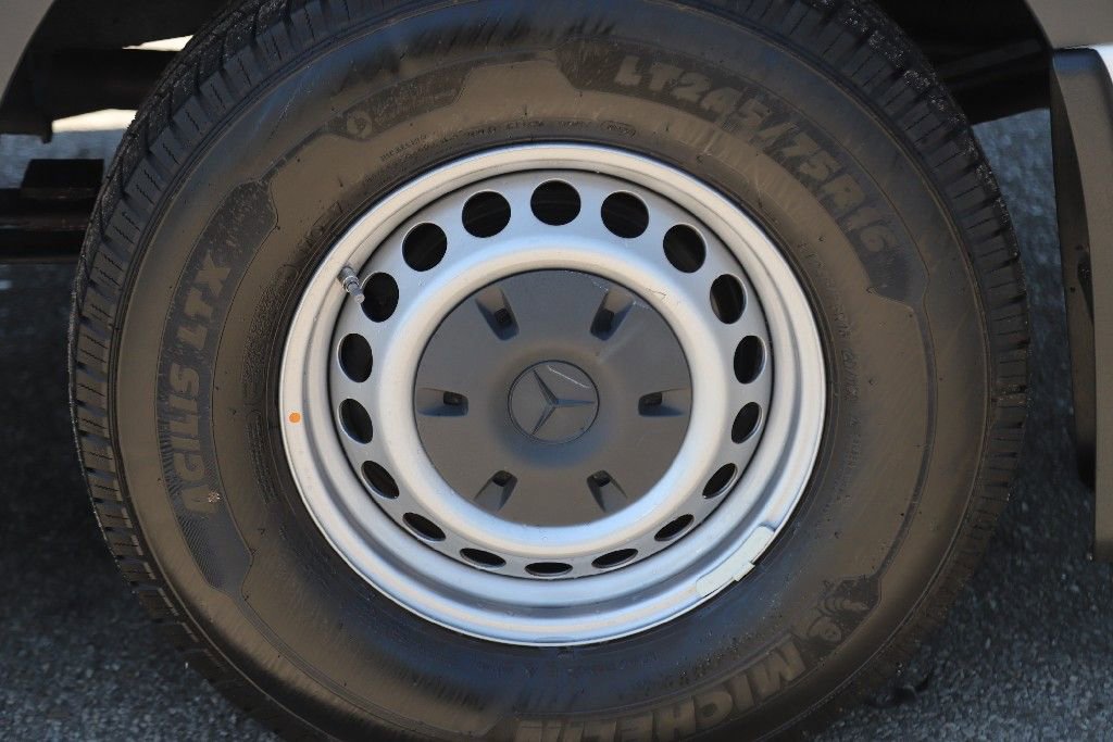 Used 2024 Mercedes-Benz Sprinter 2500 image 6