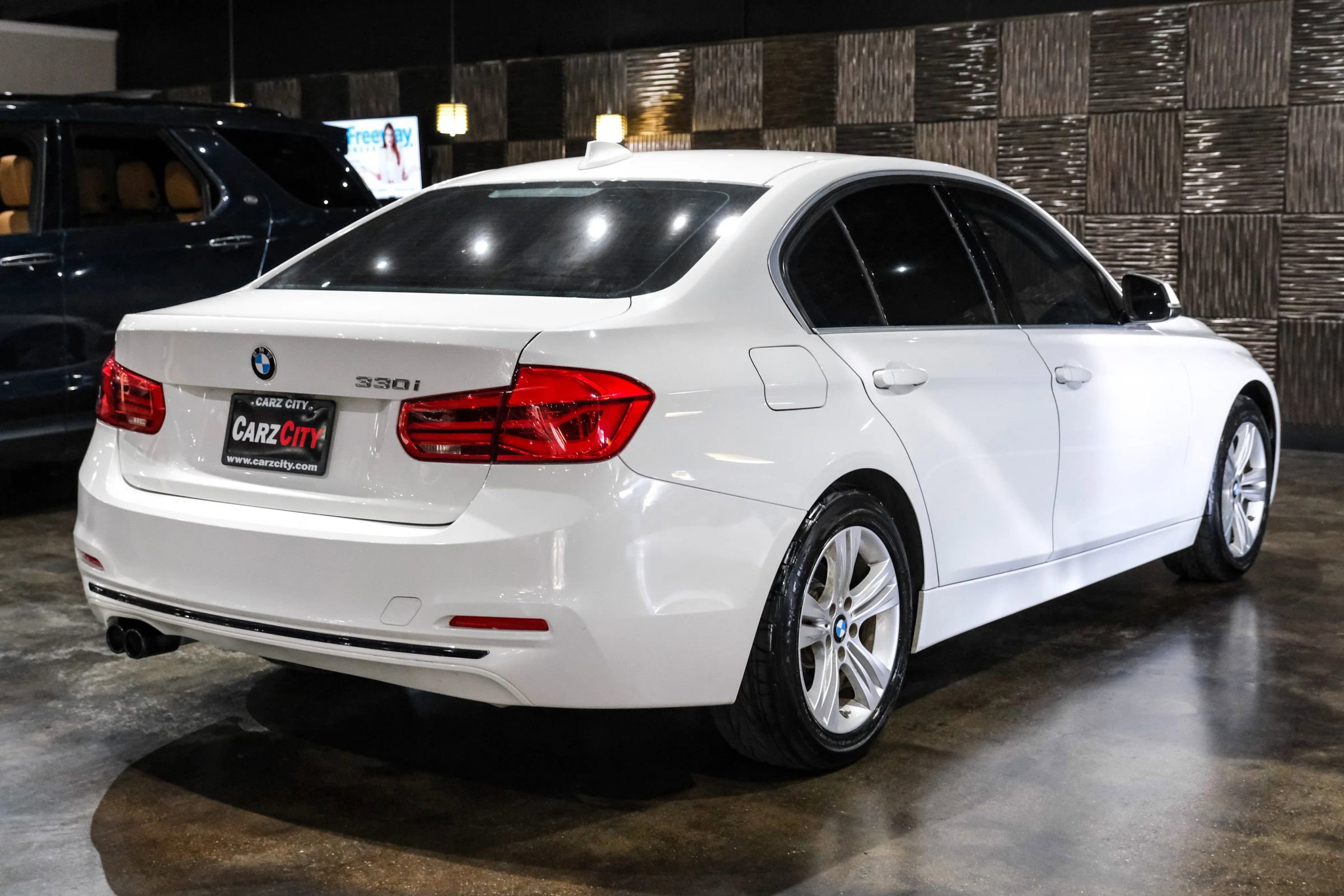 Used 2018 BMW 330i Sedan RWD image 9