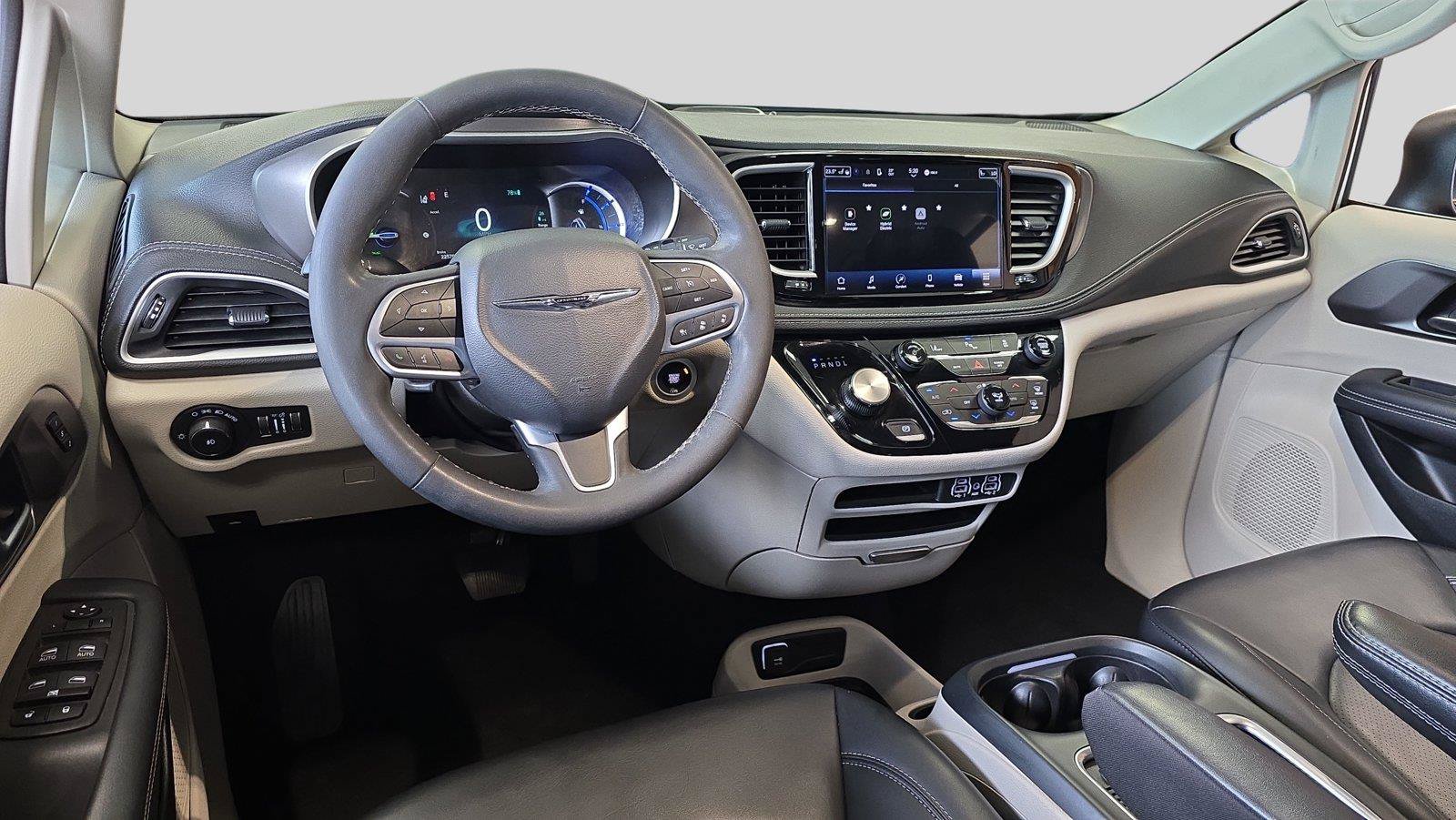 Used 2023 Chrysler Pacifica Touring-L FWD image 20