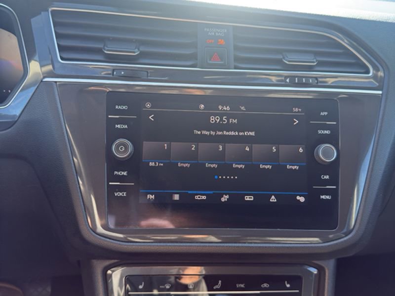 Used 2024 Volkswagen Tiguan SE image 32