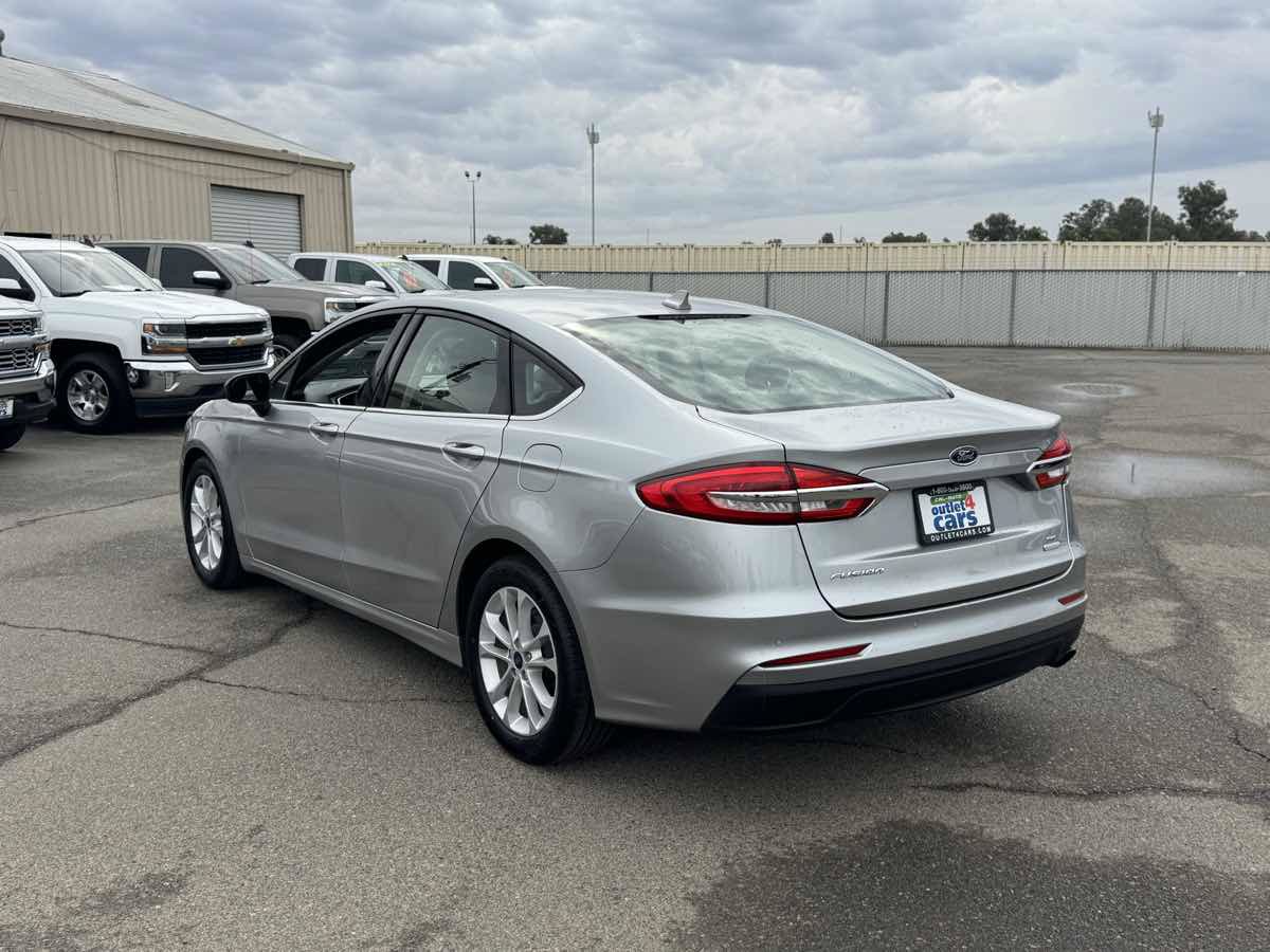Used 2020 Ford Fusion SE FWD image 7
