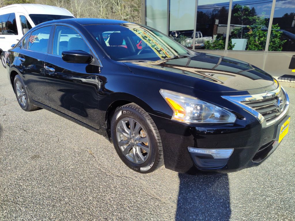 Used 2015 Nissan Altima 2.5 S w/ Special Edition Package FWD image 2
