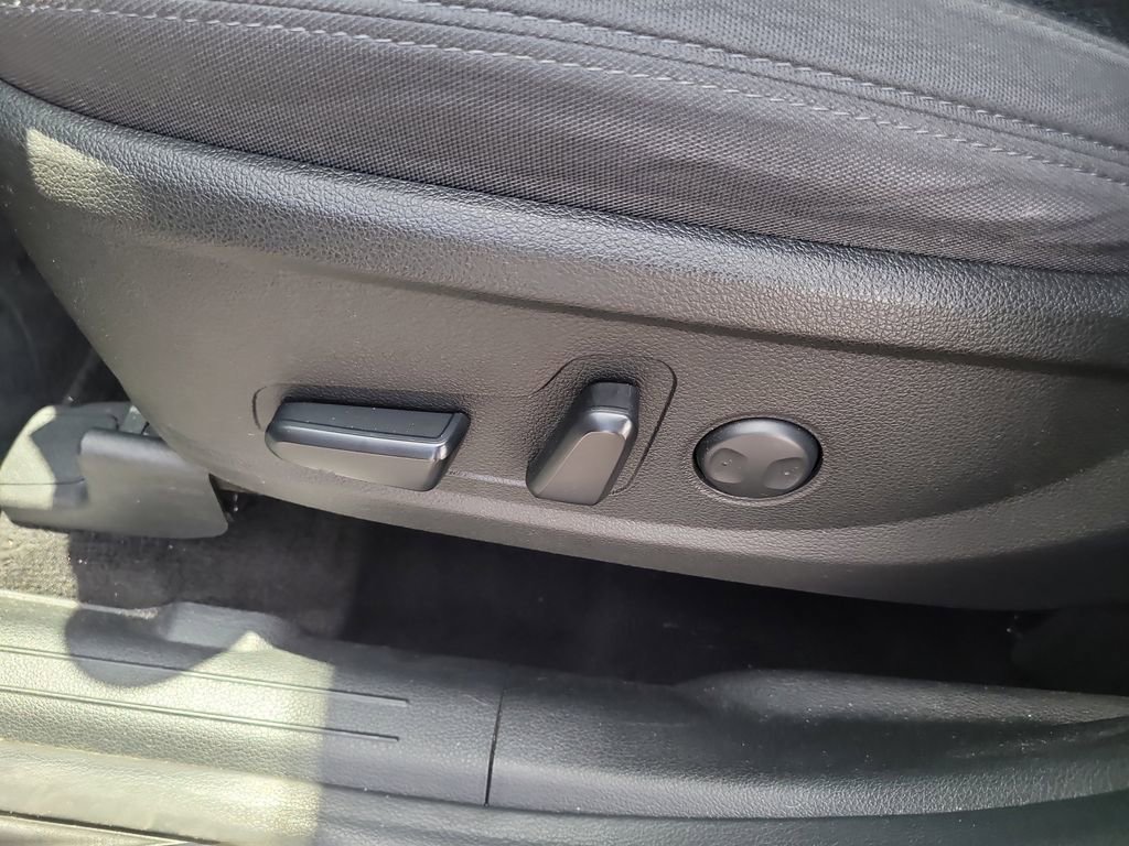 Used 2022 Hyundai Santa Fe SEL FWD image 17
