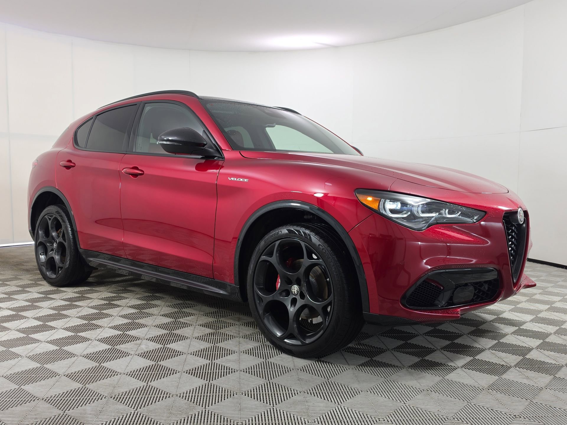 Used 2024 Alfa Romeo Stelvio Veloce AWD/4WD image 1