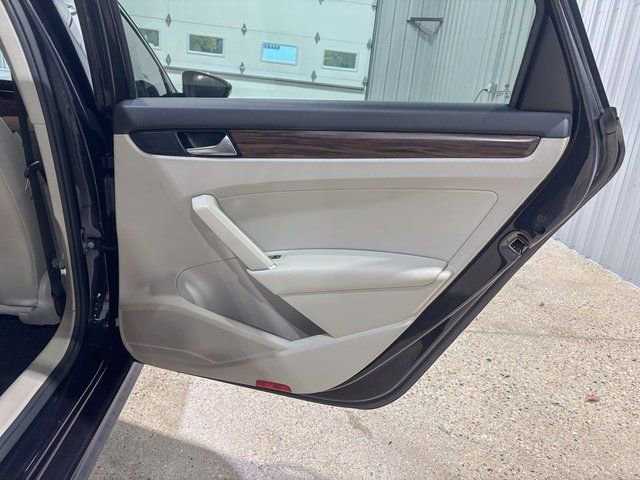 Used 2020 Volkswagen Passat 2.0T SEL image 26