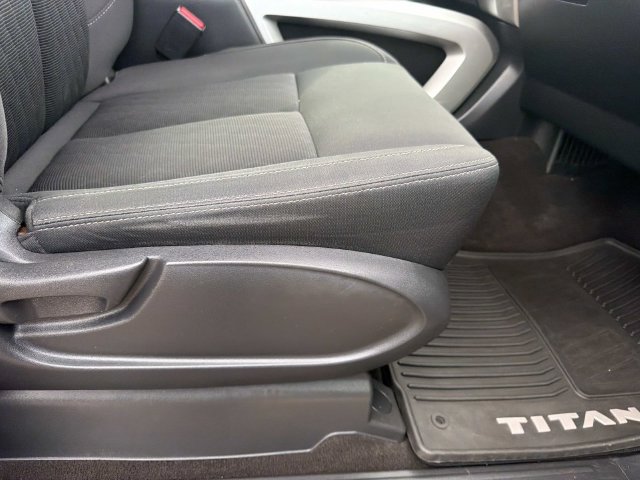 Used 2019 Nissan Titan SV w/ SV Convenience Package AWD/4WD image 14