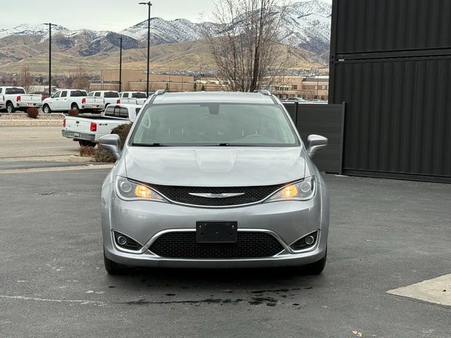 Used 2019 Chrysler Pacifica Touring-L image 2