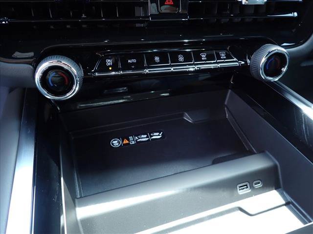 New 2026 Chevrolet Suburban Premier w/ Sun And Tow Package AWD/4WD image 24