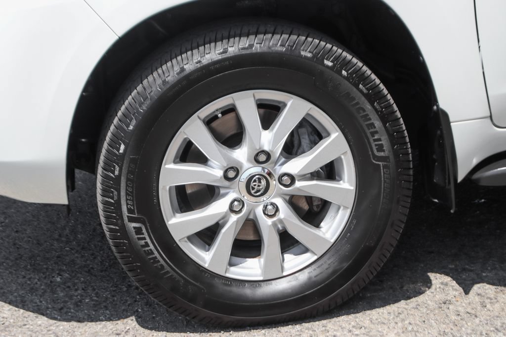 Used 2018 Toyota Land Cruiser AWD/4WD image 46