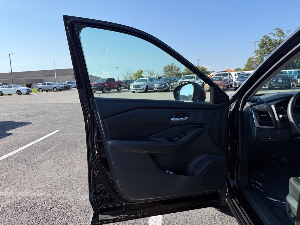 Used 2024 Nissan Rogue SV AWD/4WD image 22