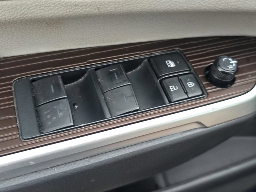 Certified 2024 Toyota Sienna XLE FWD image 25