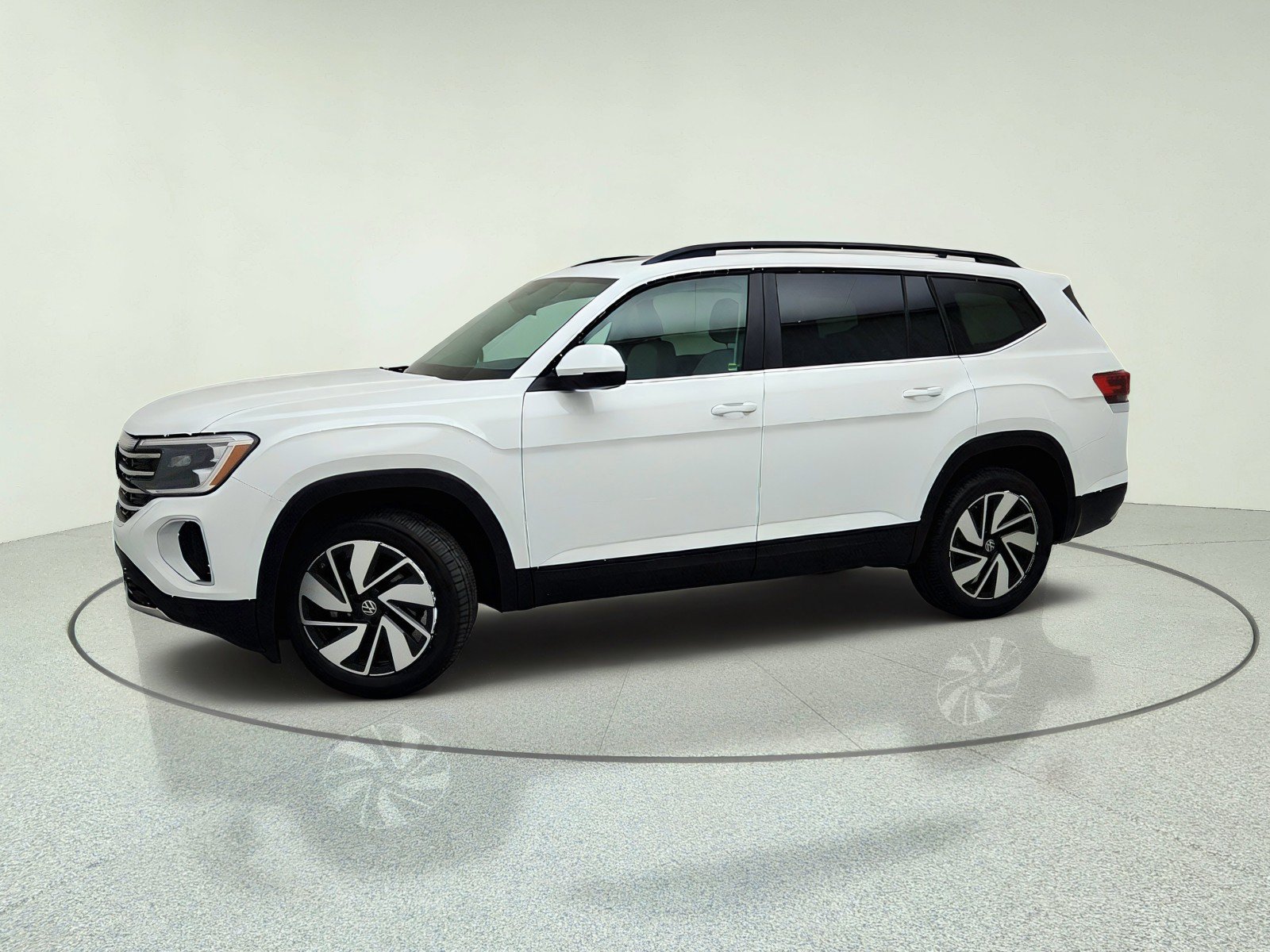 Used 2024 Volkswagen Atlas SE w/ Panoramic Sunroof Package FWD image 15