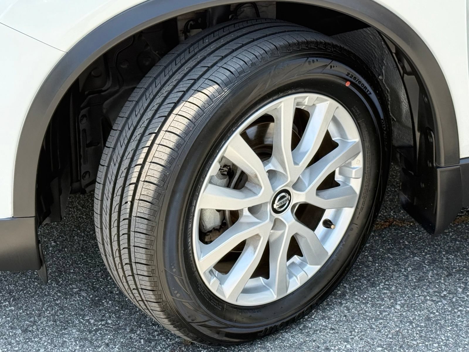 Used 2020 Nissan Rogue SV FWD image 18